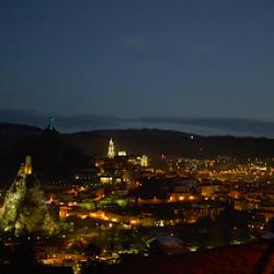 Le puy vue de nuit